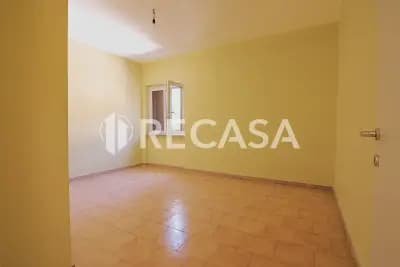Appartamento con box e locale commerciale