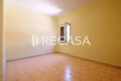 Appartamento con box e locale commerciale