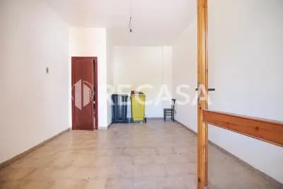 Appartamento con box e locale commerciale