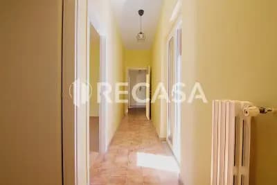 Appartamento con box e locale commerciale