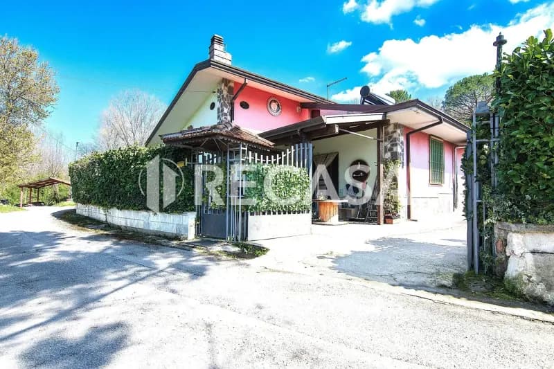 Villa singola con giardino