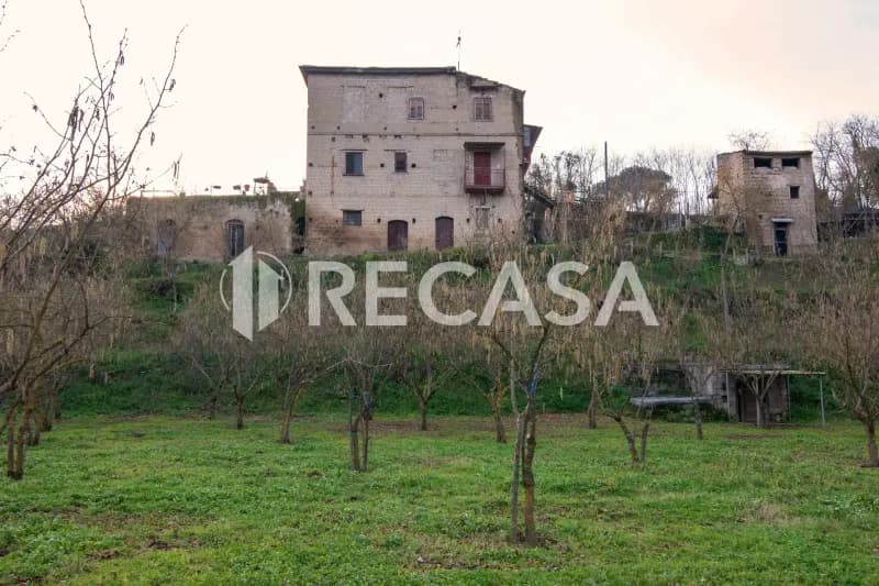 Esterno - Fabbricato plurifamiliare con terreno