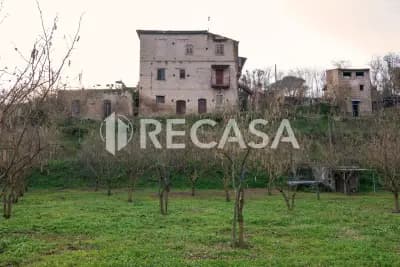Esterno - Fabbricato plurifamiliare con terreno