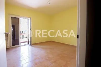Appartamento con box e locale commerciale