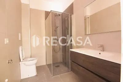 Appartamento con box e locale commerciale