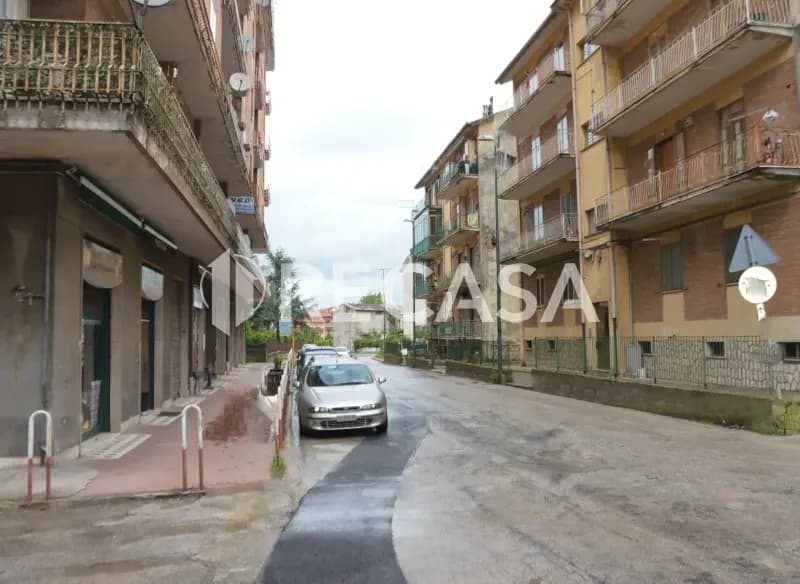 Locale commerciale in affitto