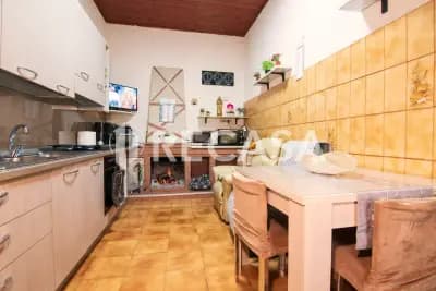 Fabbricato plurifamiliare con terreno