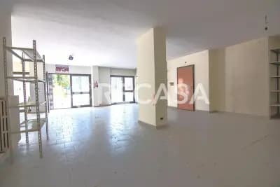 Affitto locale deposito con corte esclusiva Atripalda 