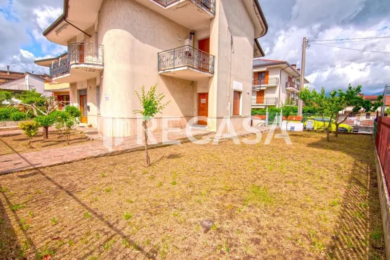 Appartamento ristrutturato con corte 