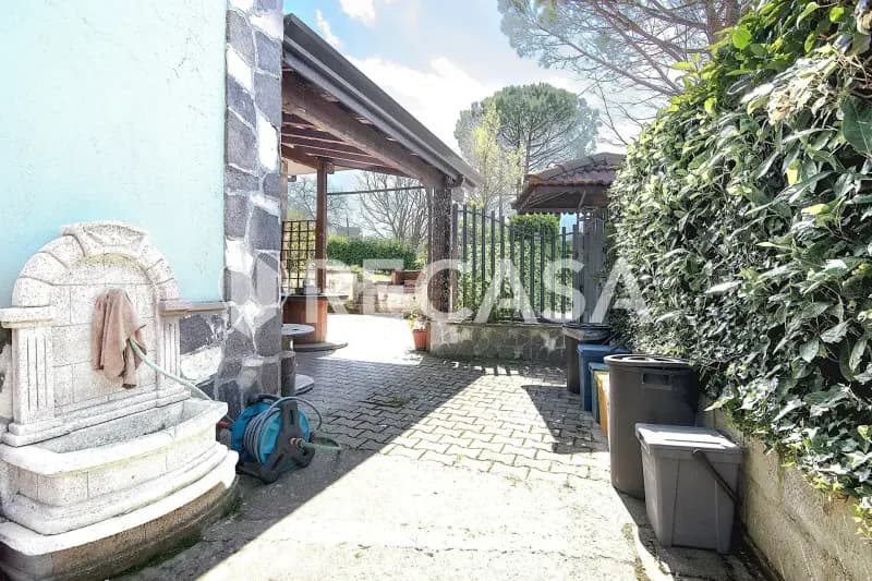 Villa singola con giardino