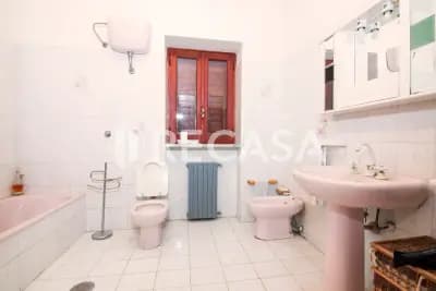 Bagno - Fabbricato plurifamiliare con terreno