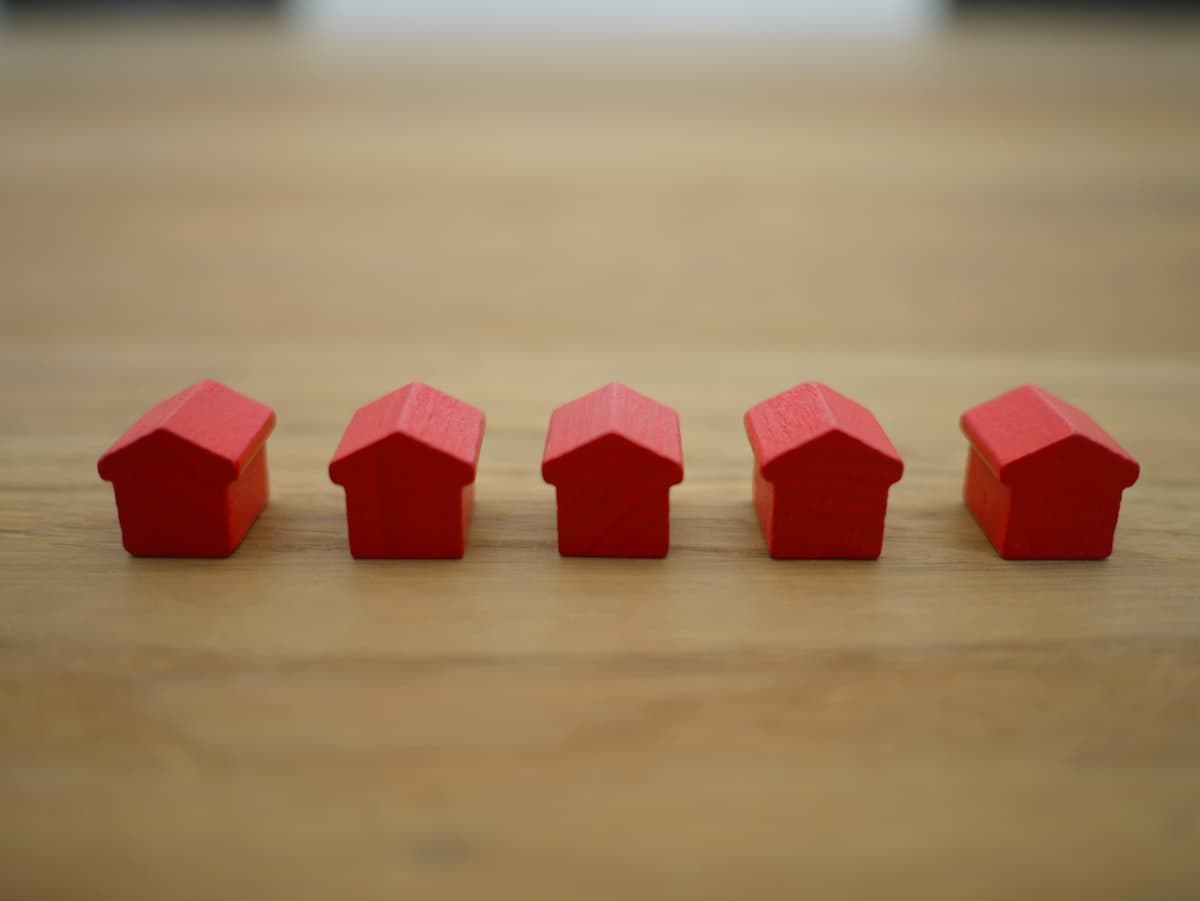 Comunione o Separazione dei Beni: Cosa Cambia Quando Si Compra Casa in Coppia