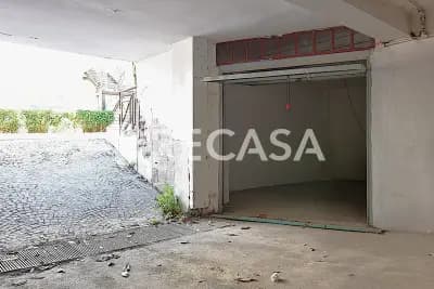 Appartamento con box e locale commerciale