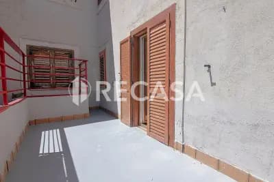 Appartamento con box e locale commerciale