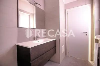 Appartamento con box e locale commerciale