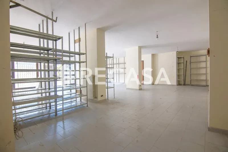 Vendita locale deposito con corte esclusiva Atripalda
