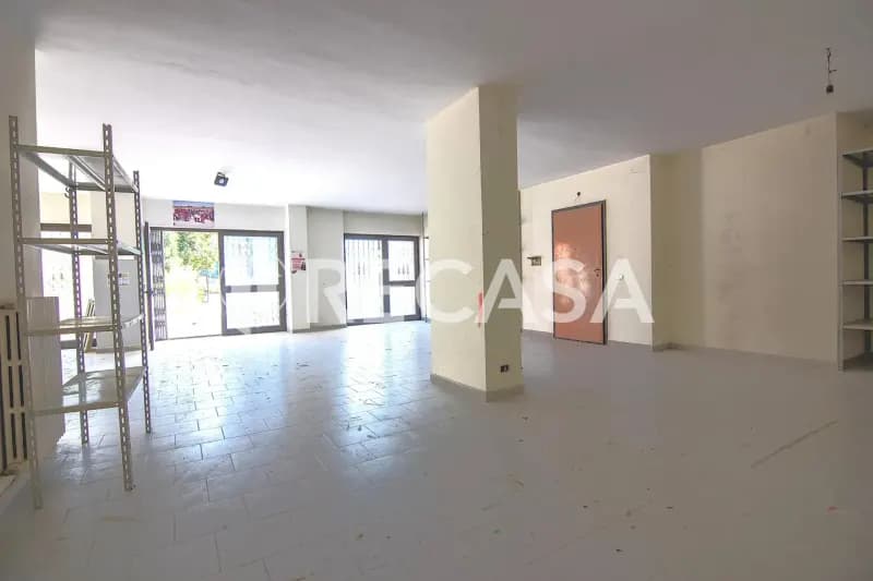 Affitto locale deposito con corte esclusiva Atripalda