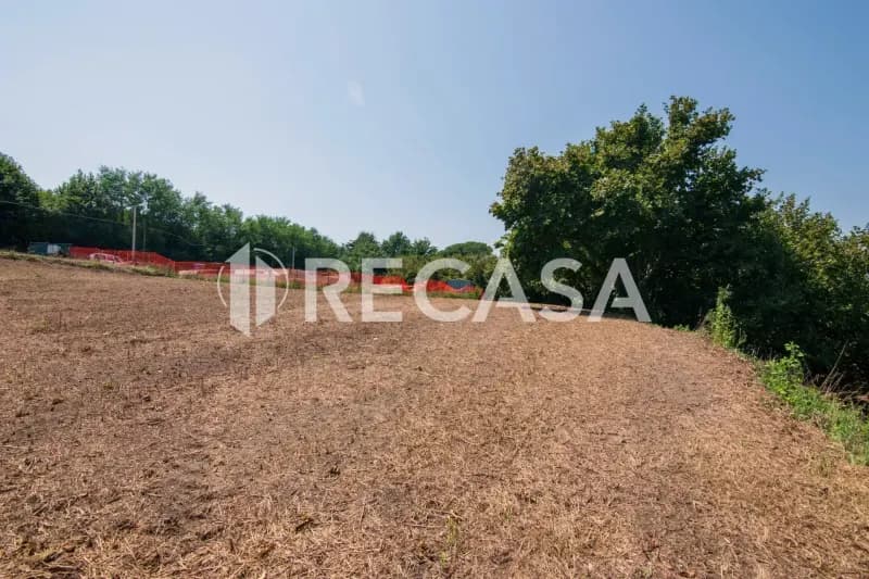 Terreno edificabile di 640 mq in vendita ad Aiello del Sabato
