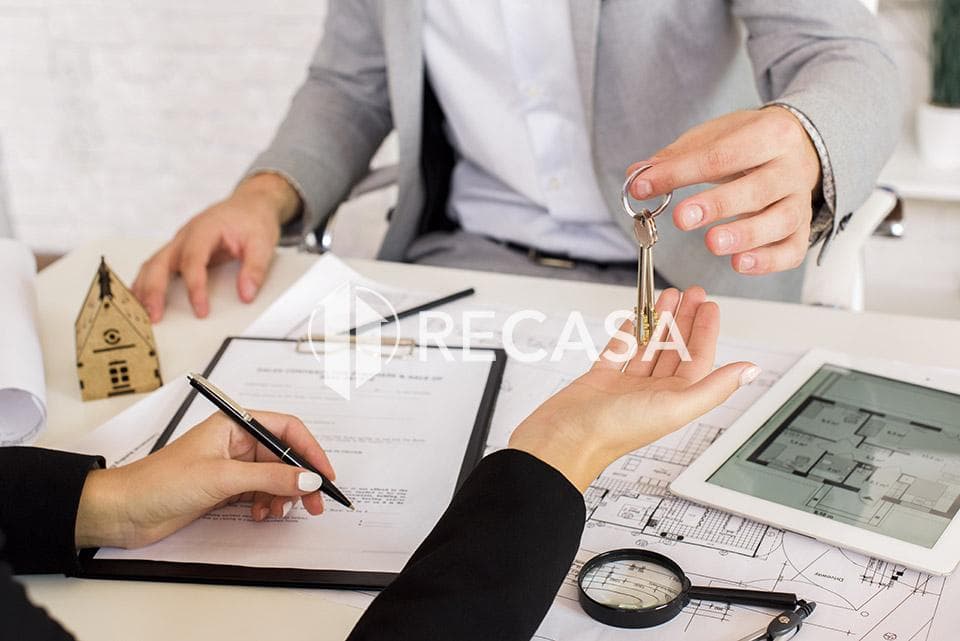 Perché scegliere un agente immobiliare per vendere e acquistare una casa?