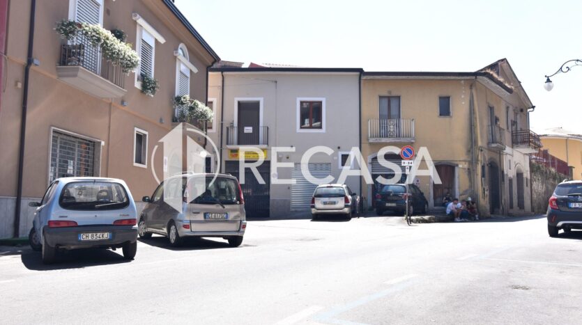 Vendesi Locale con due ambienti