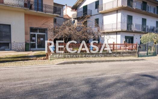 Affitto locale commerciale con spazio esterno Aiello del Sabato